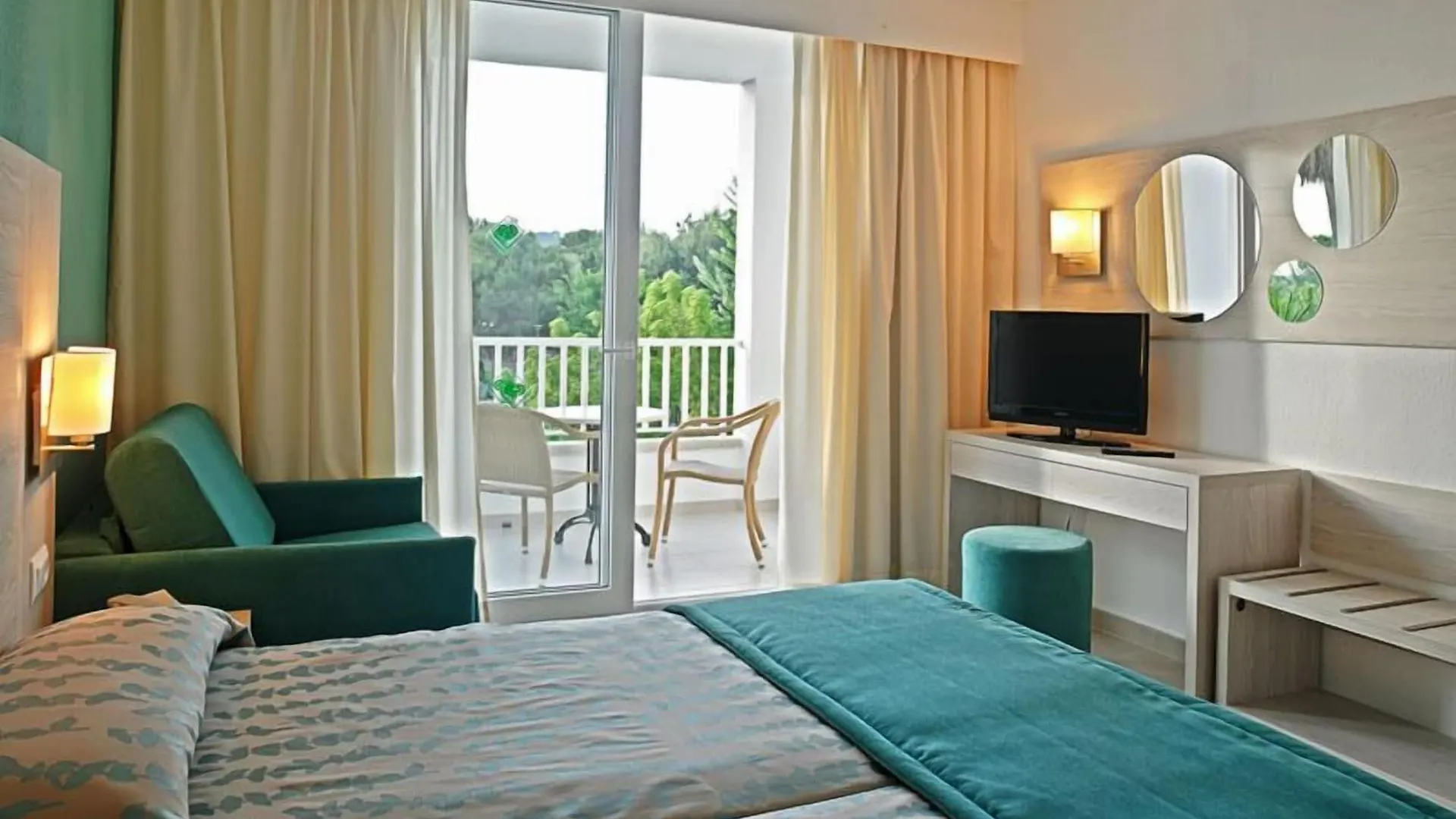 Protur Safari Park Aparthotel Sa Coma
